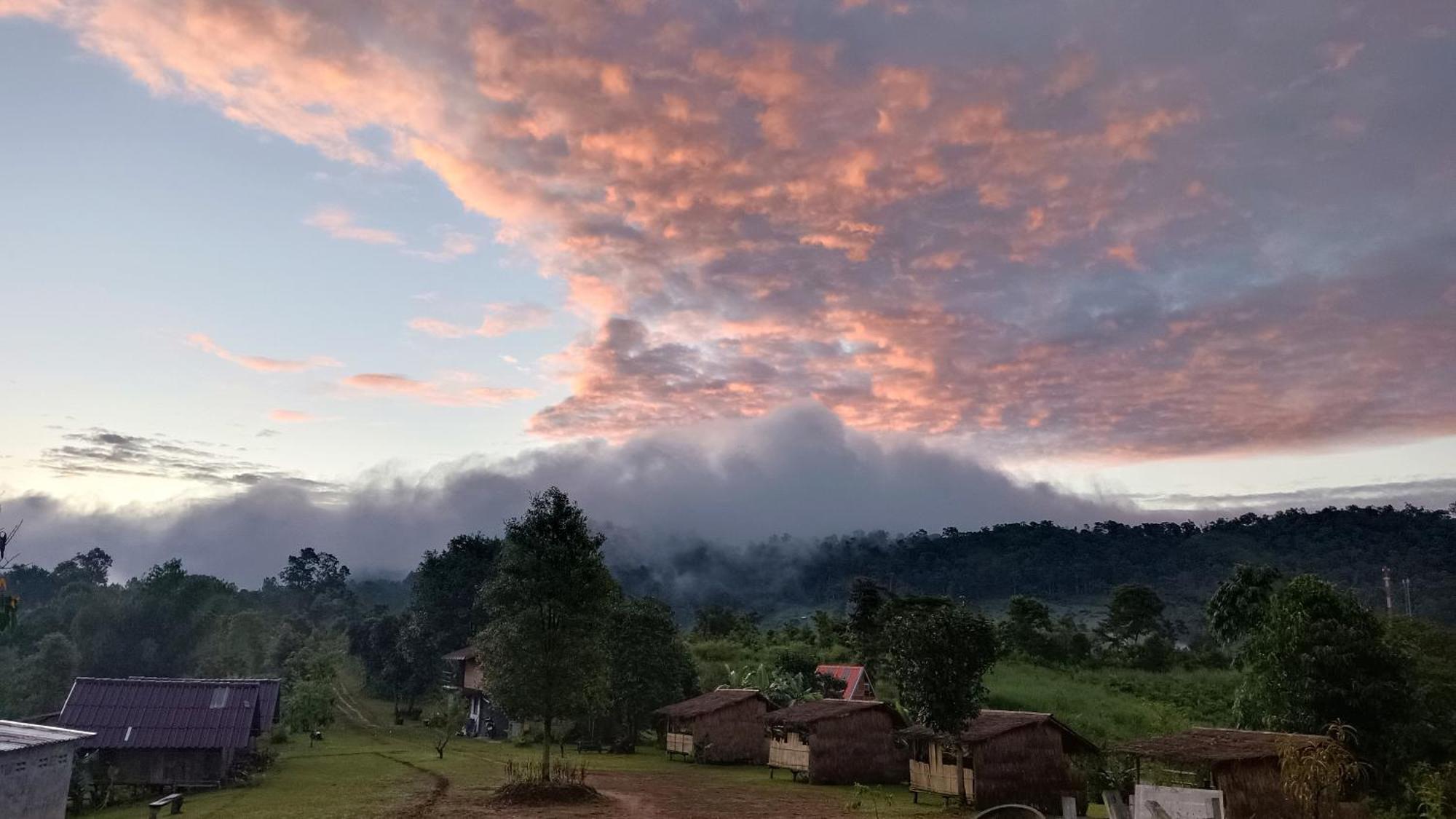 ไร่นิธิสุนทร Nithisoonthon Farmstay Mae Hong Son Exterior foto