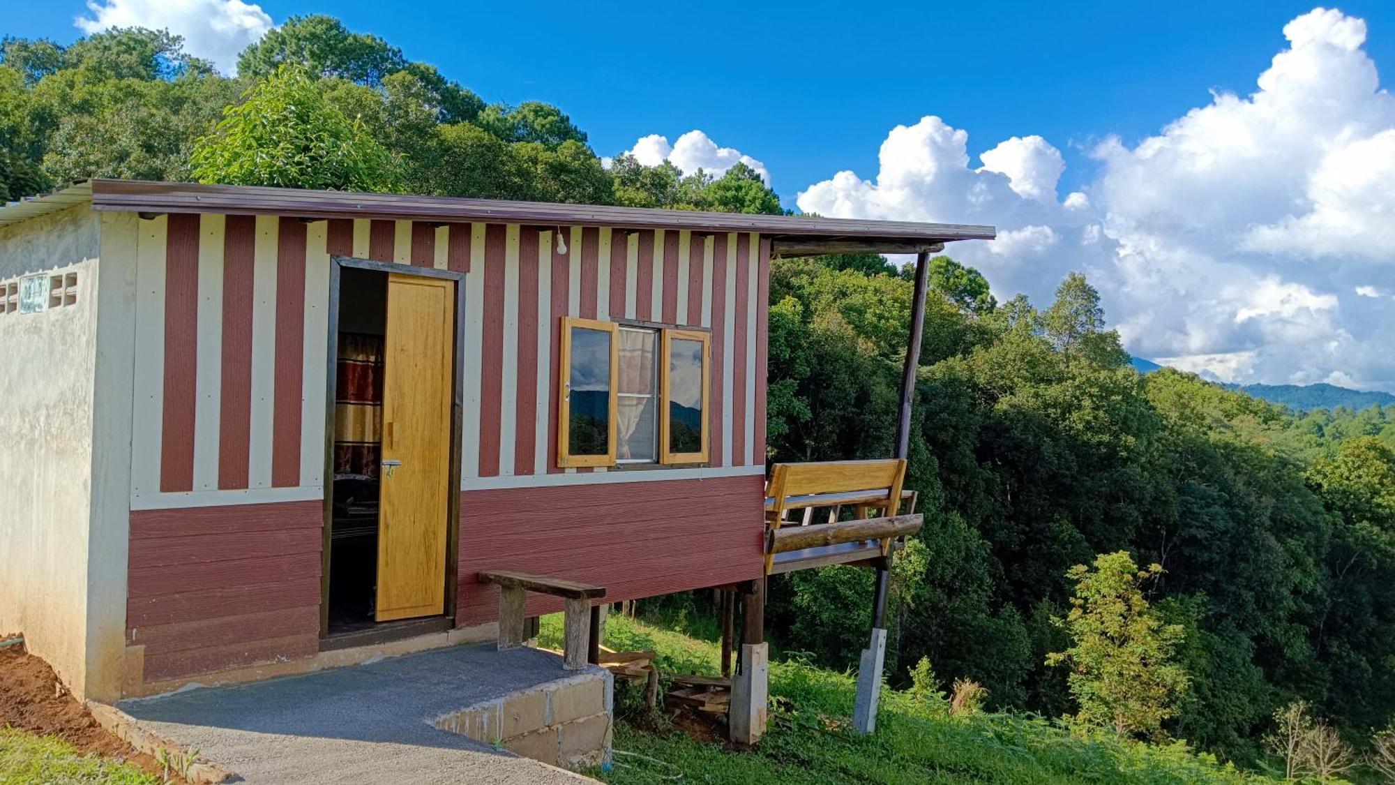 ไร่นิธิสุนทร Nithisoonthon Farmstay Mae Hong Son Exterior foto