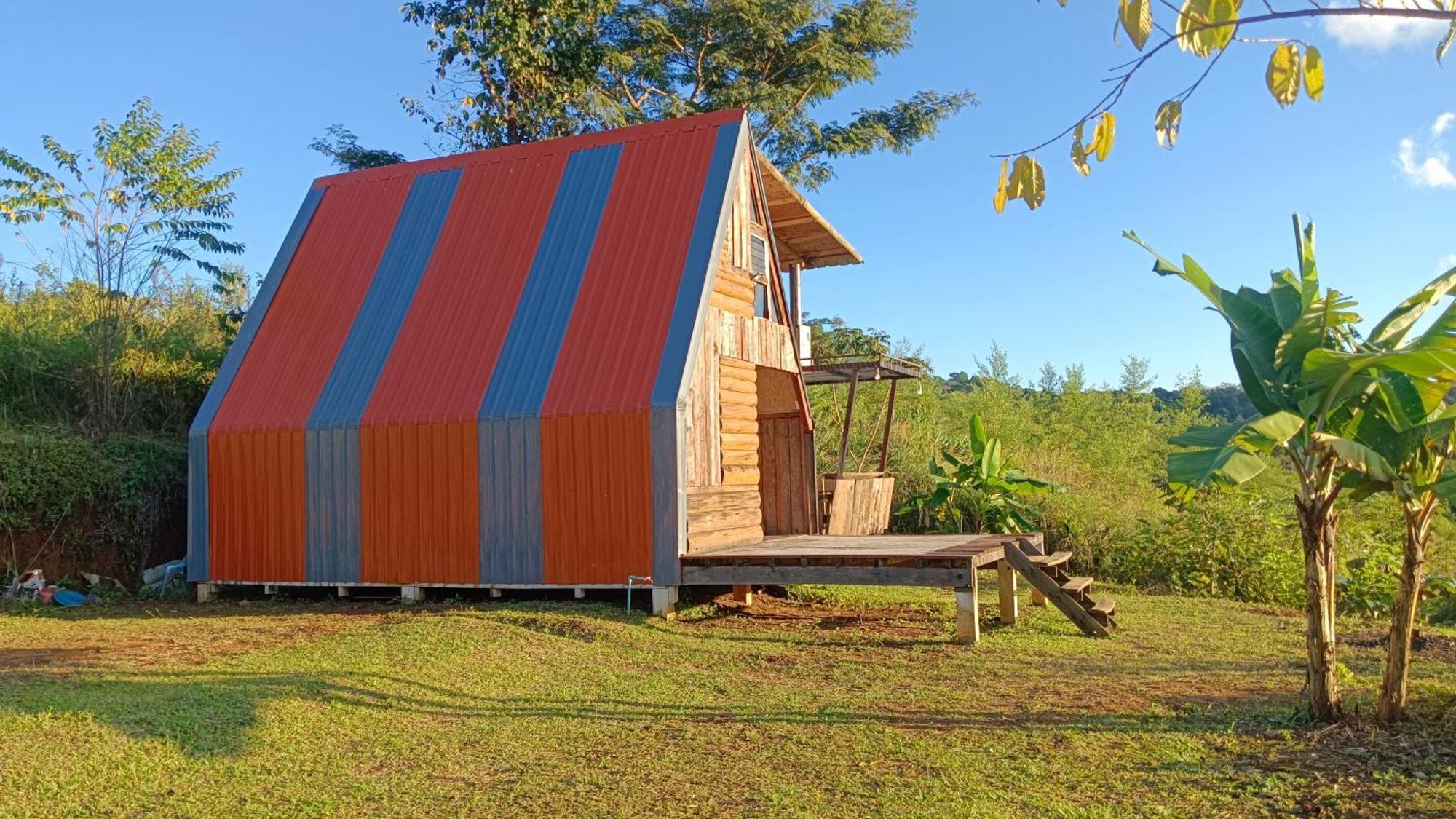 ไร่นิธิสุนทร Nithisoonthon Farmstay Mae Hong Son Exterior foto